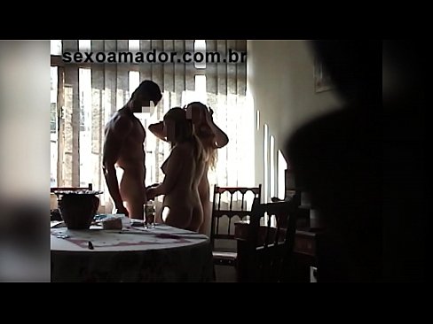 ❤️ Prietenii sexuali invită un bărbat uriaș și o partidă în trei cu el ❌ at porn ro.pornoreino-com.ru ❌